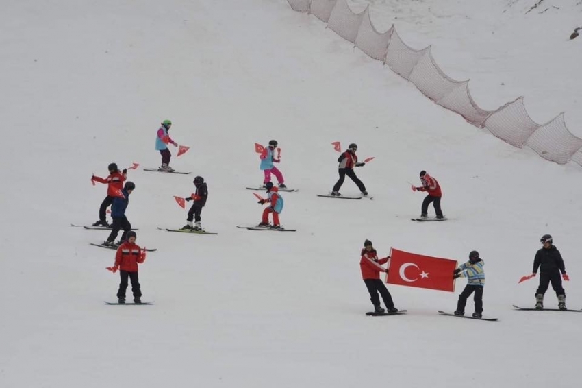 Murat Dağı’nda hem kayak hem hamam keyfi