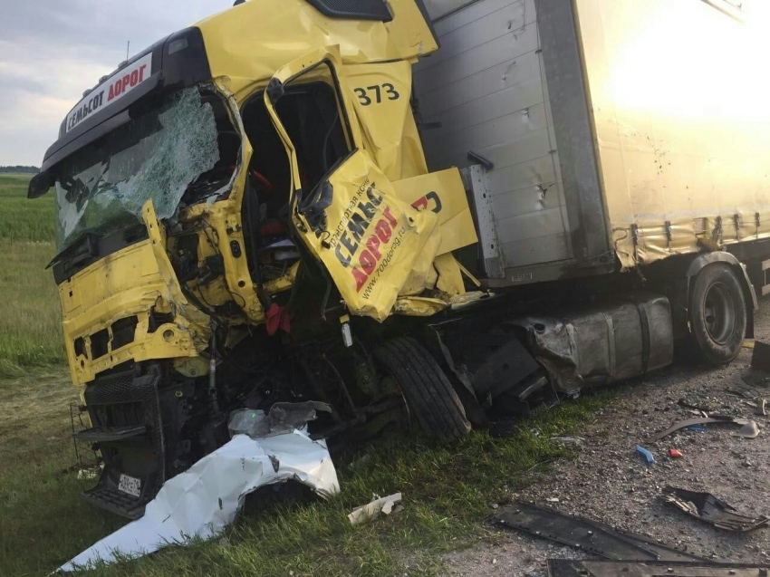 Hatalı sollama yapan minibüs, alev topuna döndü: 1 ölü