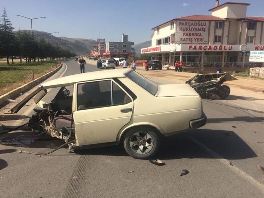 iki bölünen araçtan sağ çıktılar