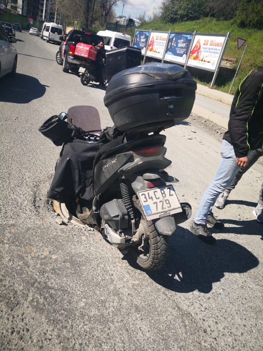  Motosikletli kurye rögara düştü