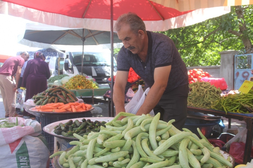 Kış ayları yaklaştı turşuluk ürünler pazardaki yerini aldı