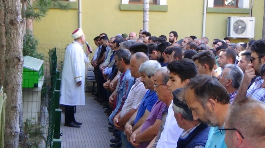 Baraj gölünde boğulan genç son yolculuğuna uğurlandı