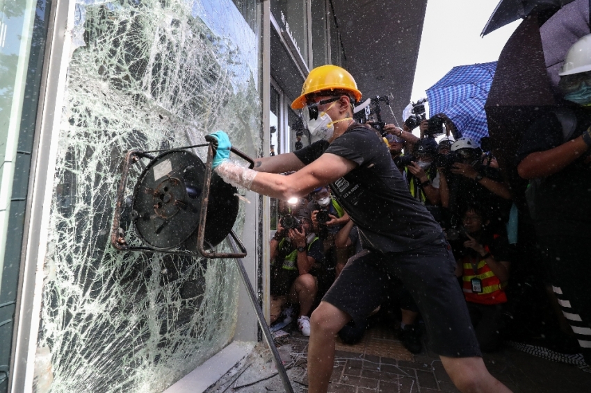 Hong Kong protestolarında tansiyon yükseliyor