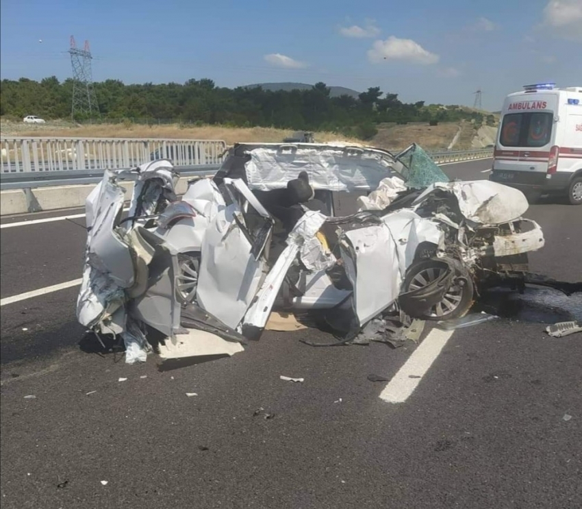 Hurdaya dönen otomobilden sağ kurtuldu