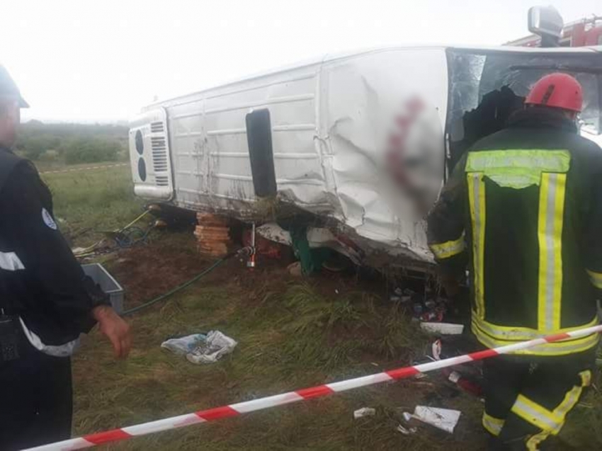 Mehter takımını taşıyan minibüs devrildi: 1 ölü, 12 yaralı