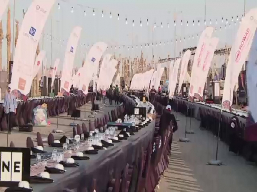 Mısır’da dünyanın en uzun iftar sofrası kuruldu