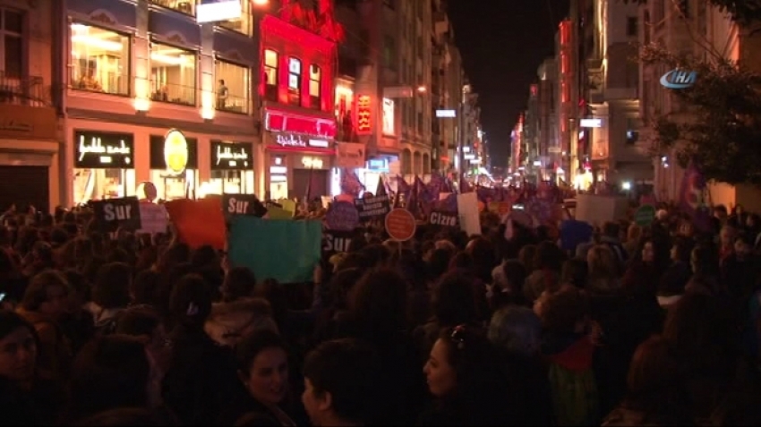 Taksim’de düdüklü Kadınlar Günü yürüyüşü