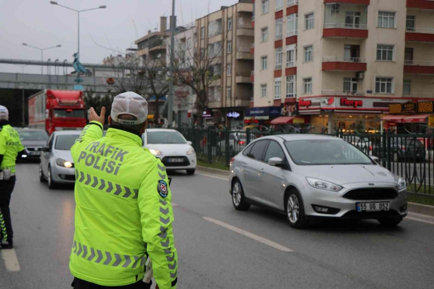 1213 aranan şahıs yakalandı, 26 bin 334 araca ceza yazıldı