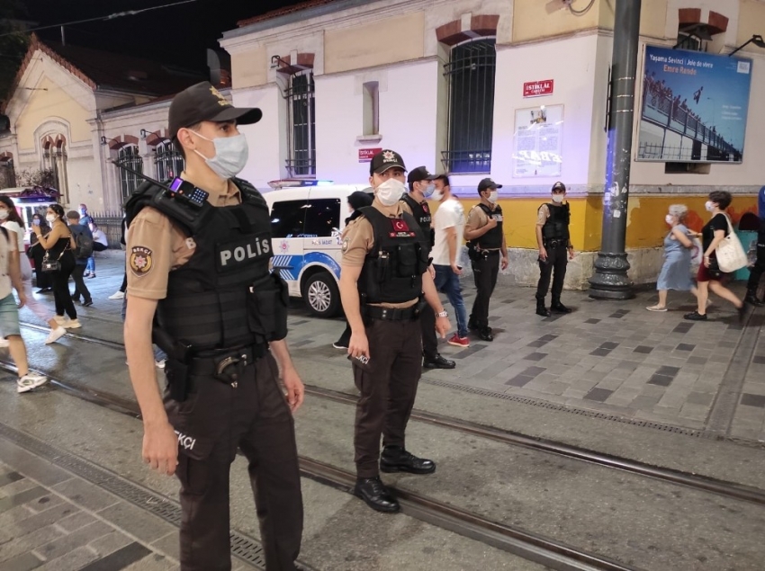 İstiklal Caddesinde korona virüs denetimi yapıldı