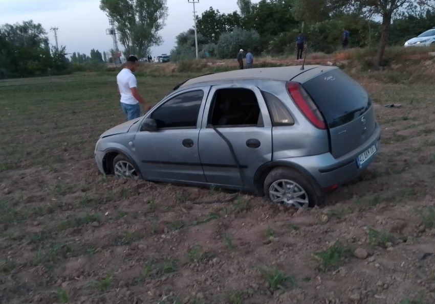 Kontrolden çıkan otomobil tarlaya uçtu: 4 yaralı