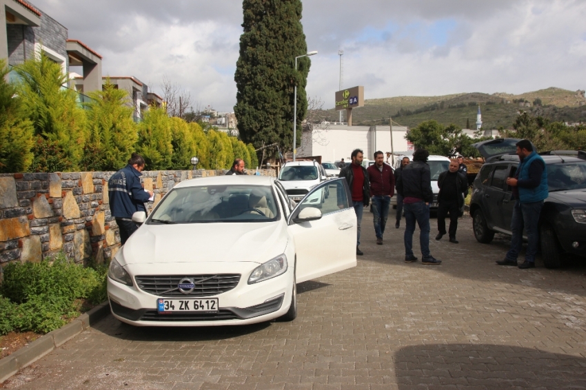 Otomobilin bagajından servet çaldılar