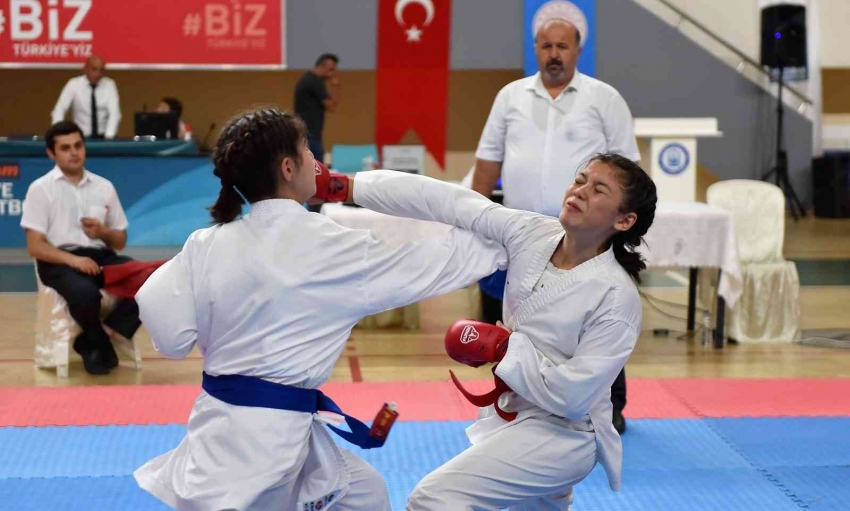 Yıldırım’da ’15 Temmuz’ karate şampiyonları ödüllerini aldı