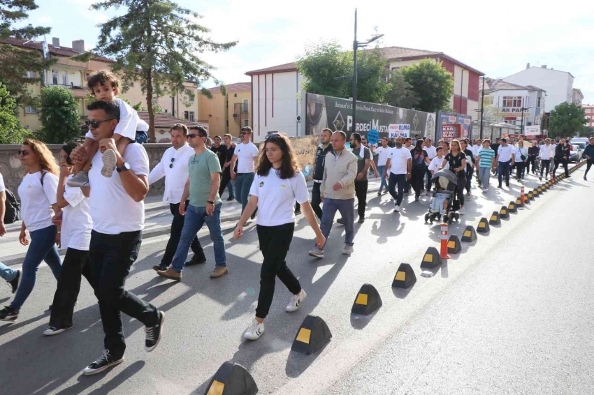 Uyuşturucuyla mücadelede farkındalık için yürüdüler