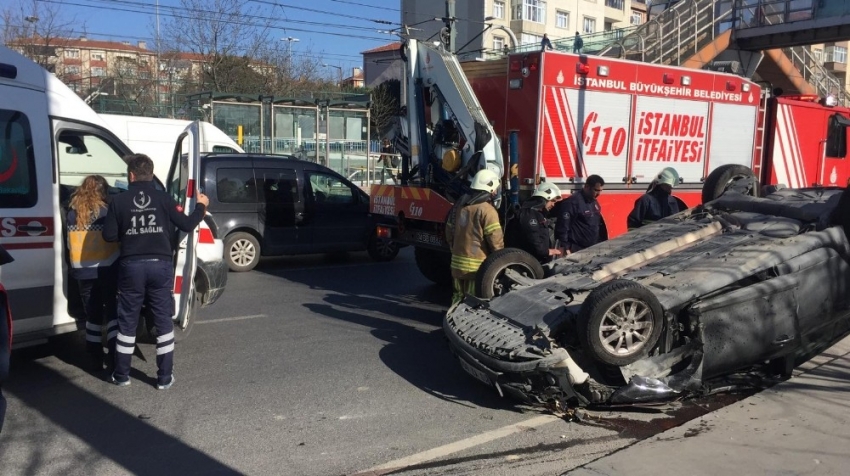 Makas atan sürücü kamyonete çarparak takla attı