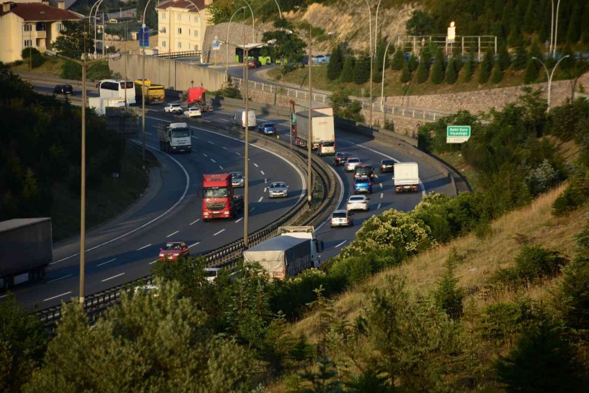 TEM’de bayram öncesi trafik akıcı