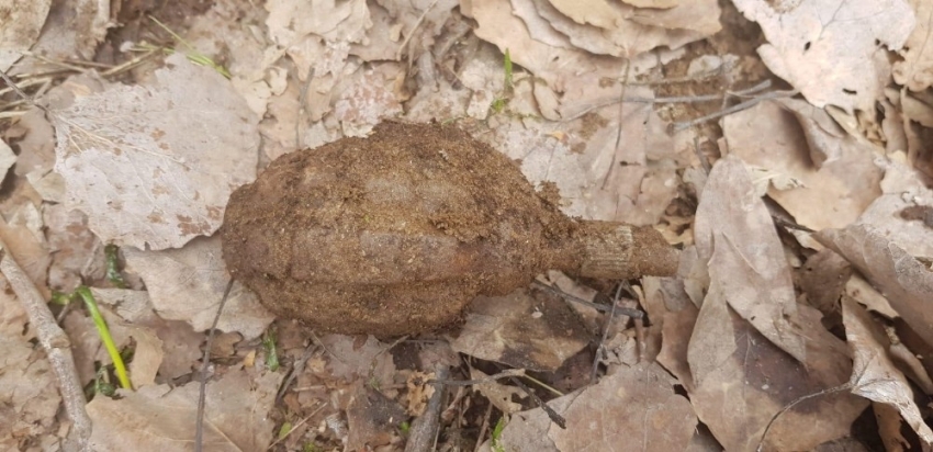 Bitlis’te toprağa gömülü el bombası ele geçirildi