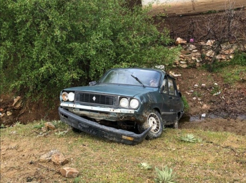 Manisa’da otomobil şarampole yuvarlandı: 1 yaralı