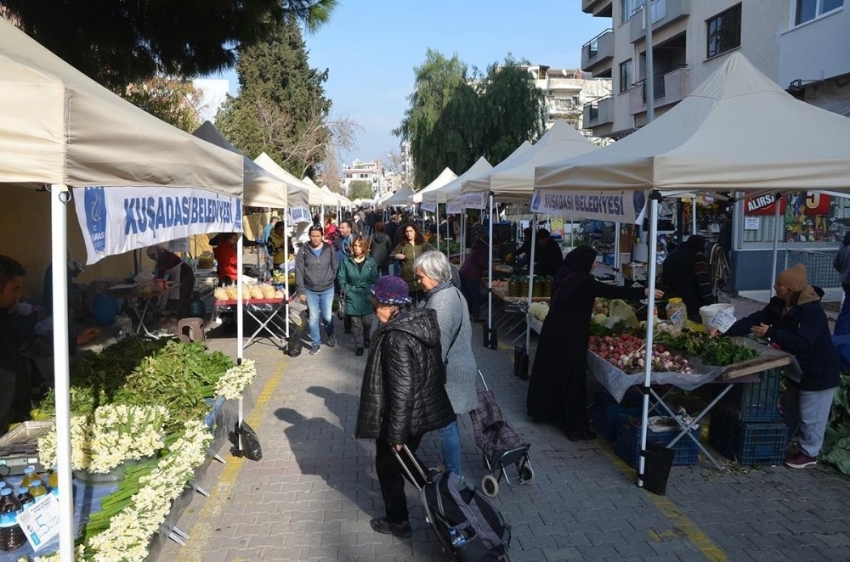 Kuşadası’nda yöresel pazara yoğun ilgi