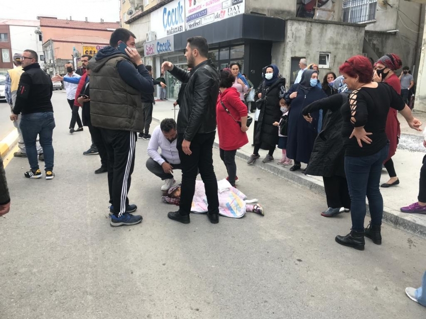 Oyun oynarken yola atlayan kız çocuğuna otomobil çarptı