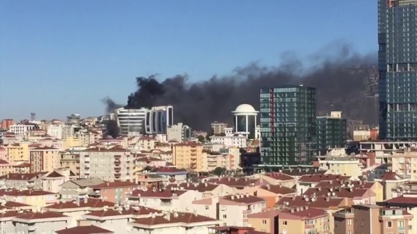 İstanbul’da 8 katlı iş merkezinde yangın