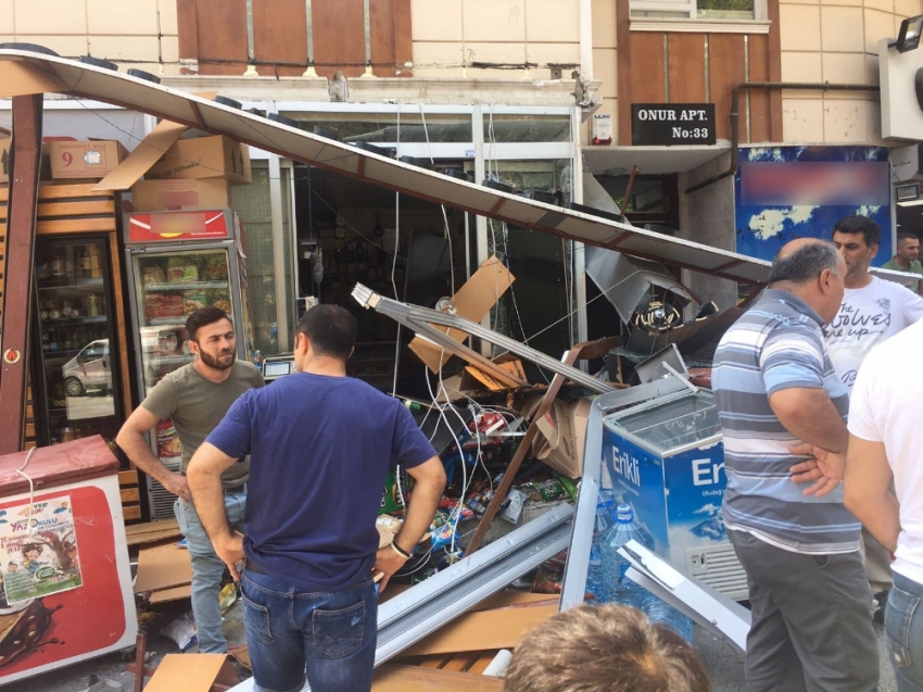 İstanbul'da olaylı yıkım