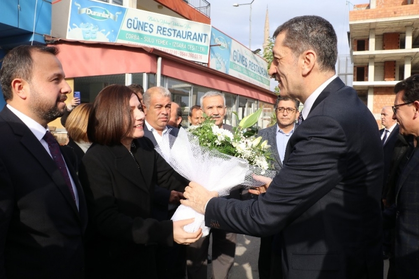 Bakan Selçuk, Antalya’da ziyaretlerde bulundu