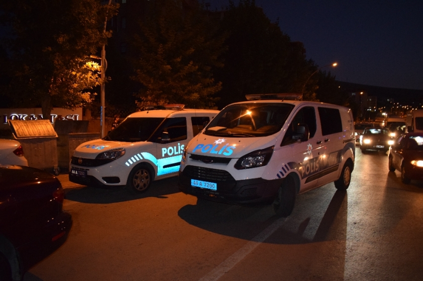 Malatya’da polisi alarma geçiren düğün konvoyu