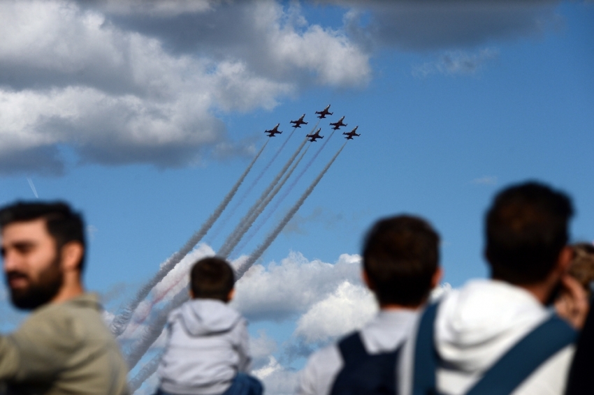 Türk Yıldızları ve SU-30 TEKNOFEST’te nefes kesti