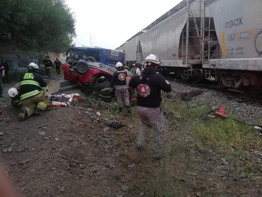 Meksika’da tren otomobil ve otobüsü biçti: 1 ölü, 19 yaralı