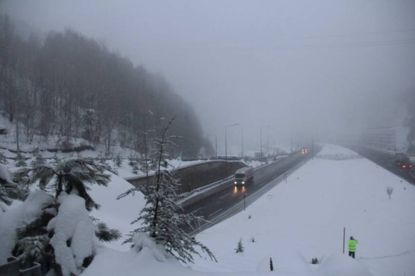 Bolu Dağı’nda kar yağışı başladı