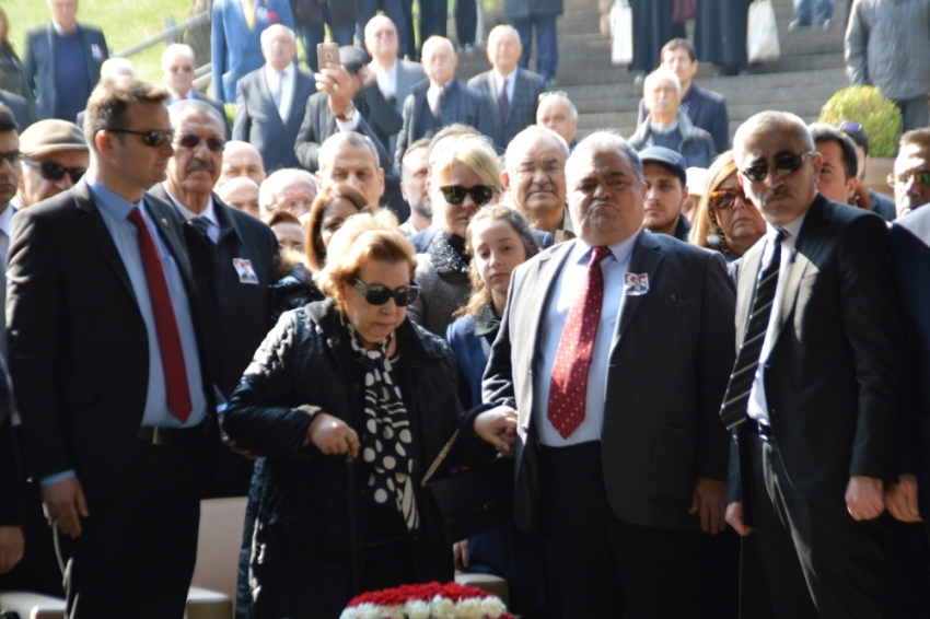 Turgut Özal, vefatının yıl dönümünde kabri başında anıldı