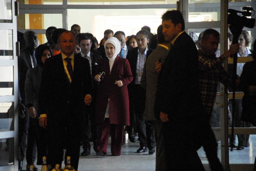 Emine Erdoğan ve lider eşlerinden özel çocuklara ziyaret