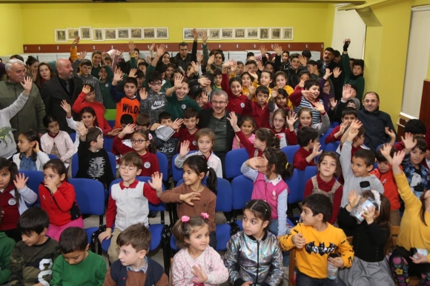 Başkan Deniz Köken miniklerin karne heyecanına ortak oldu