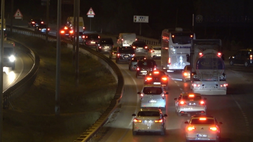 43 ilin geçiş güzergahında bayram trafiği devam ediyor