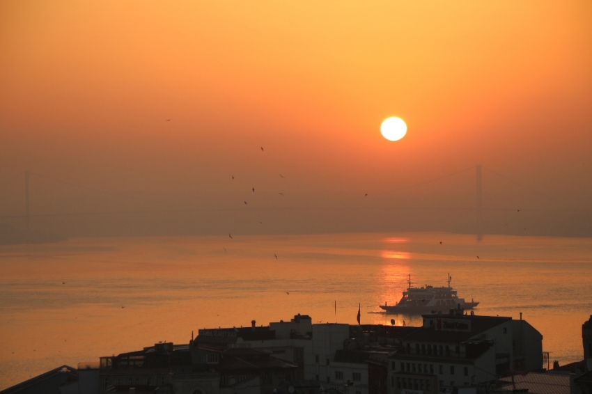 İstanbul’da gün doğumu mest etti