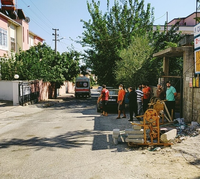 İnşaat halindeki binadan düşen işçi hayatını kaybetti