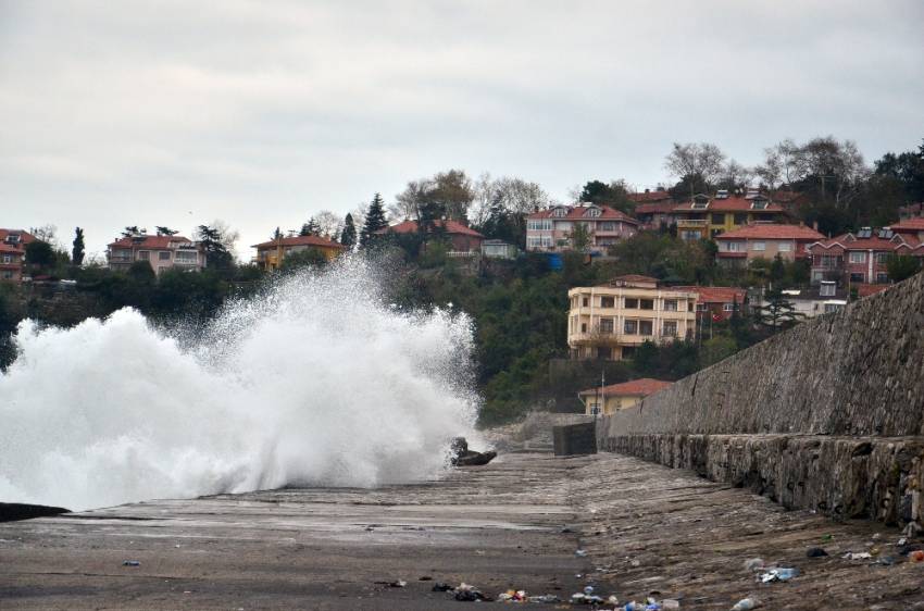 Karadeniz’de dev dalgalar