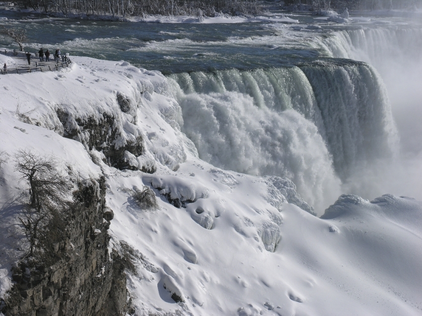 Niagara Şelalesi buzla kaplandı