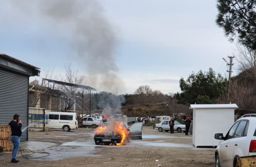 Cami imamının LPG’li otomobili alev topuna döndü