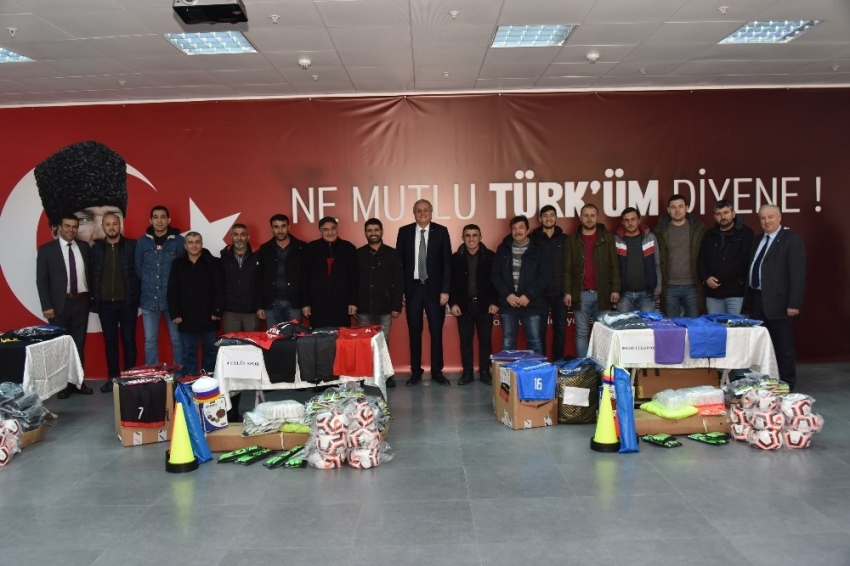 Başkan Bakkalcıoğlu’ndan amatör spor kulüplerine malzeme yardımı