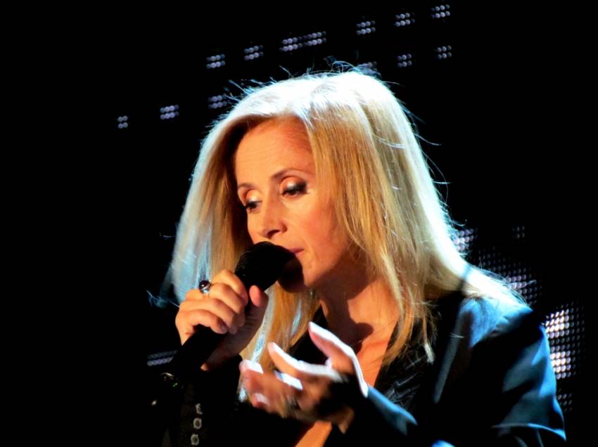 Çeşme’de Lara Fabian rüzgarı esti