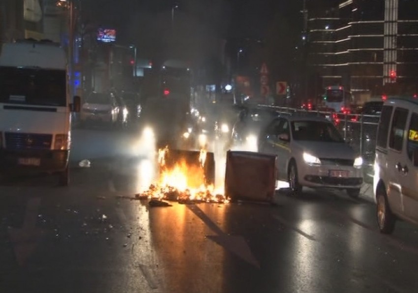 Terör örgütü yandaşları İstanbul’da yol kapattı