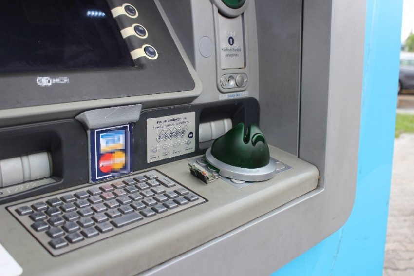 Fransa’da ATM’lere dışkılı saldırı