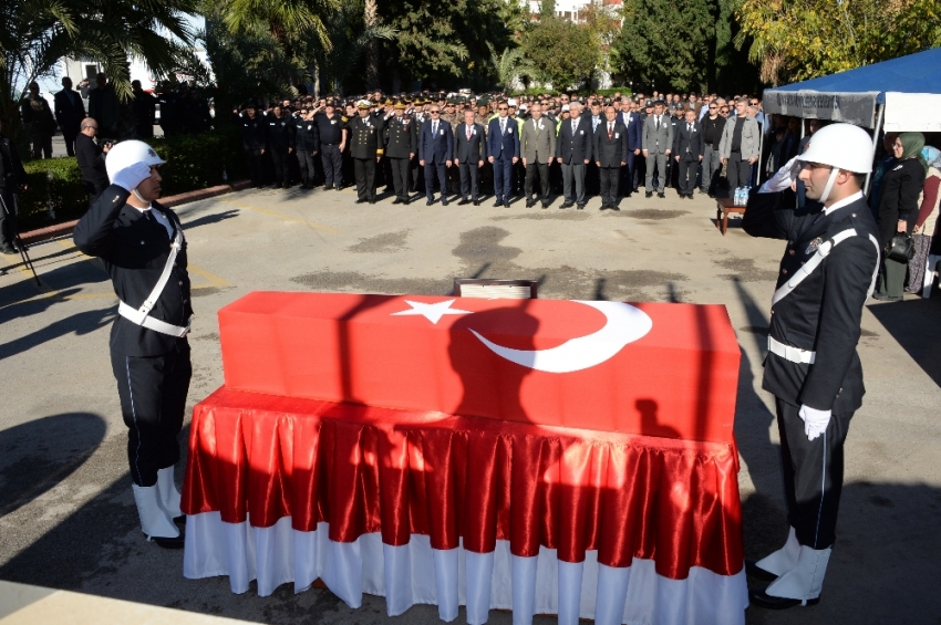 Görevi başında kalp krizi geçirerek hayatını kaybeden polis memleketine uğurlandı