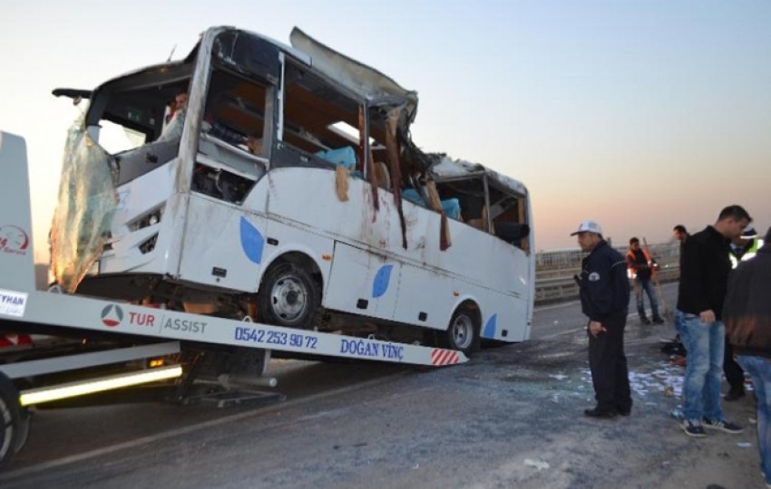 Feci kaza: 1 ölü, 20 yaralı