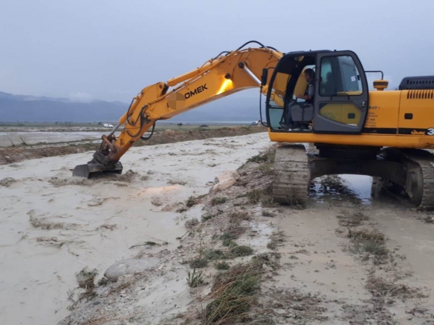 Burdur’da aşırı yağışlar taşkınlara neden oldu