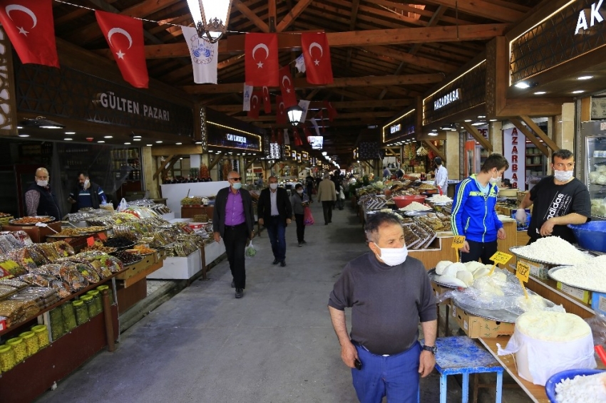 Elazığ’ın 92 yıllık Kapalı Çarşı’sında en sakin bayram alışverişi