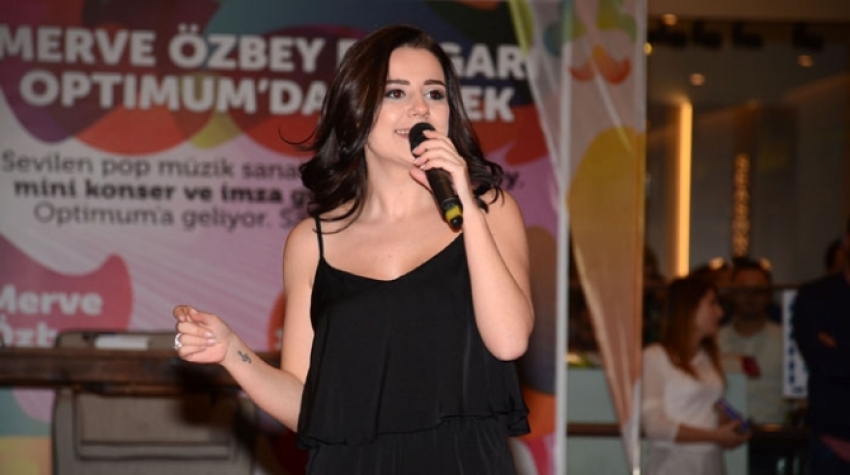 Merve Özbey'e  yoğun ilgi