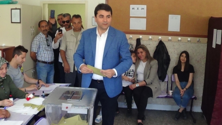 Gültekin Uysal İYİ Parti’den istifa etti