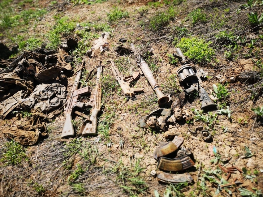 Çukurca kırsalında çok sayıda silah ve mühimmat ele geçirildi